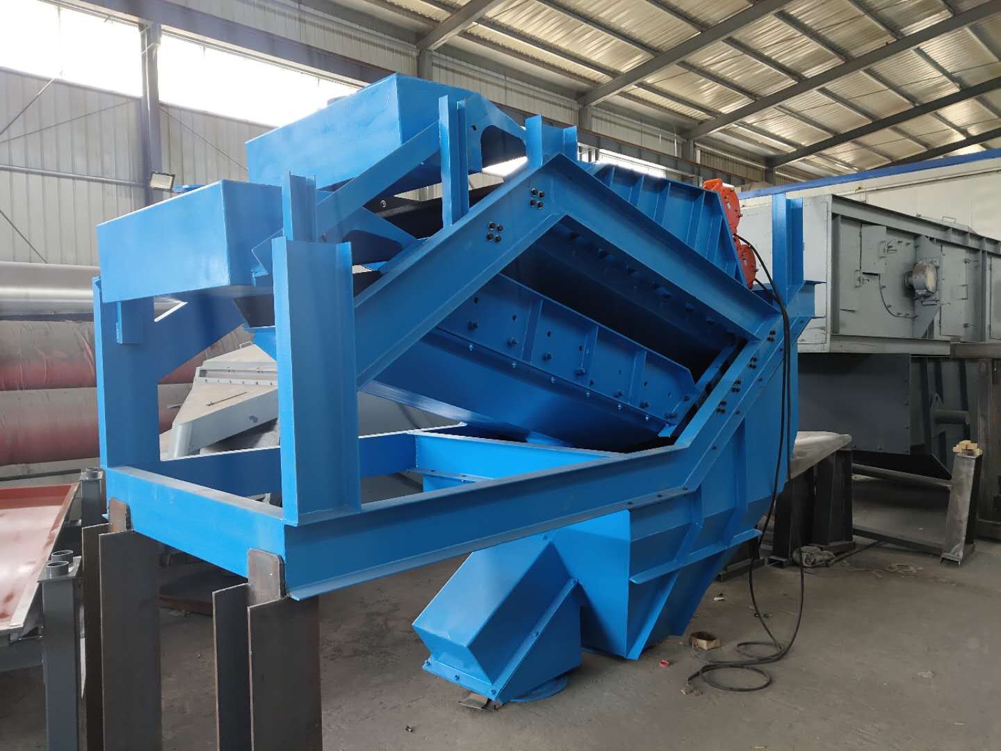 疊層篩設備試機現(xiàn)場案例